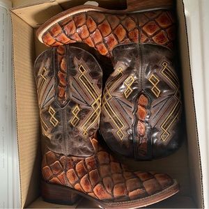 Fish scale white dimond boots